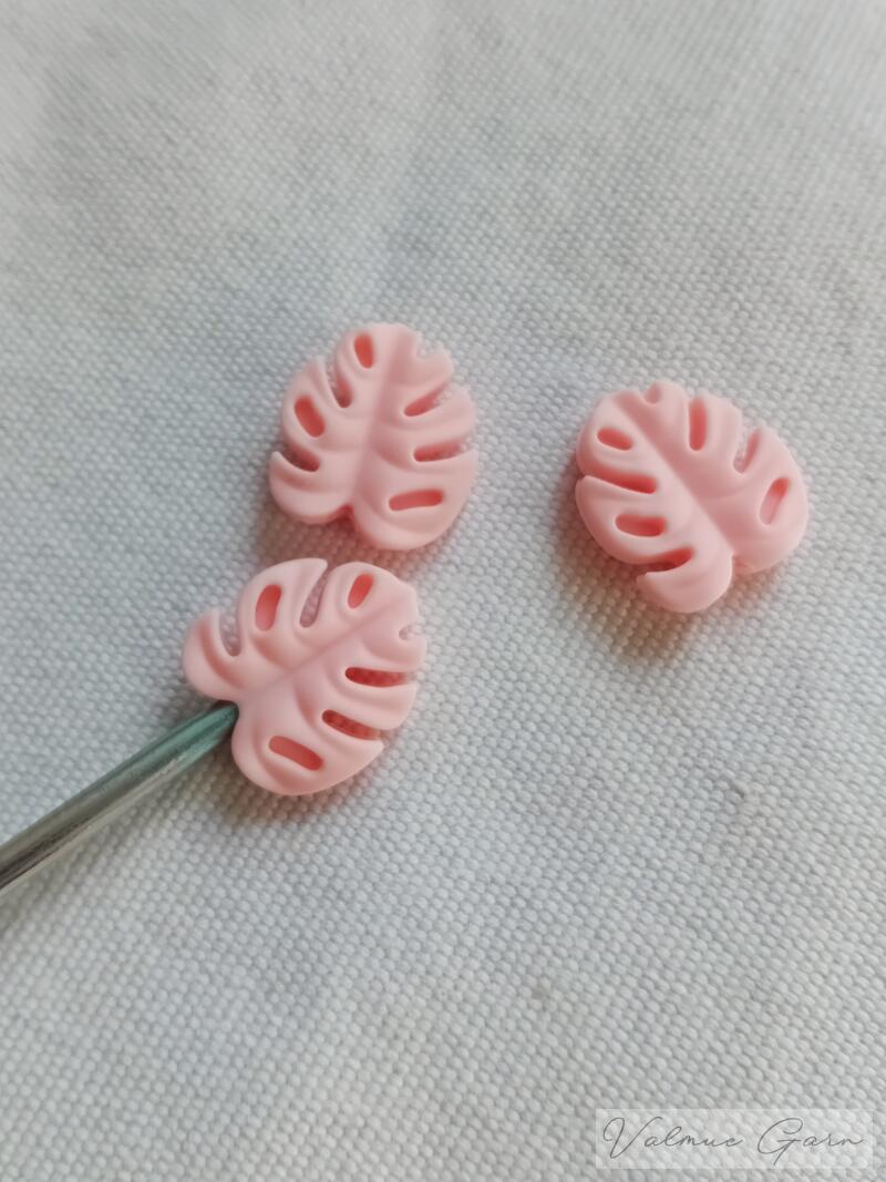 Koncovky na jehlice - monstera růžová 