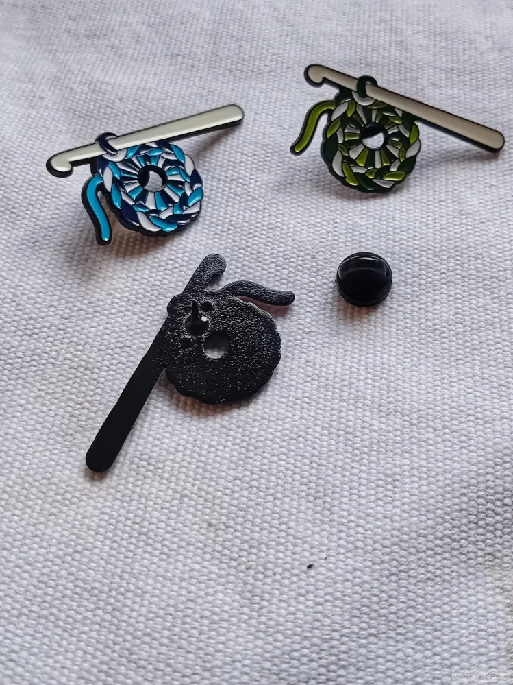 Pin háčkování modré 