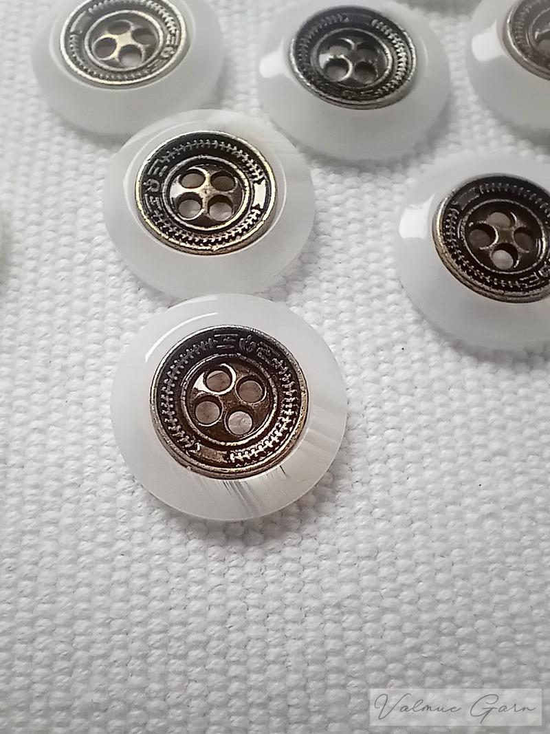 Knoflík 15 mm bílý s bronzovým středem 