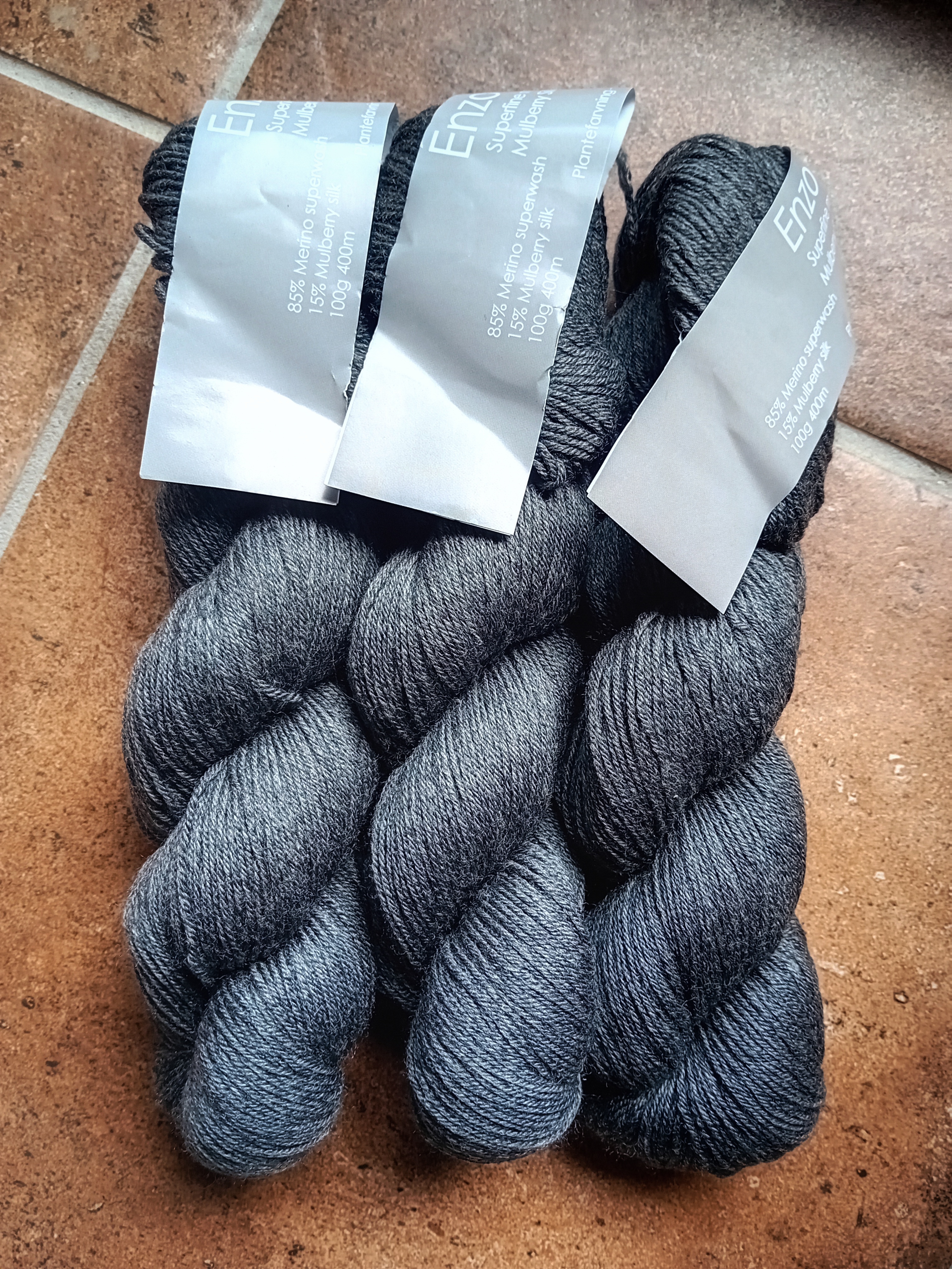 Enzo Silk fv. 402 - tmavě šedá 