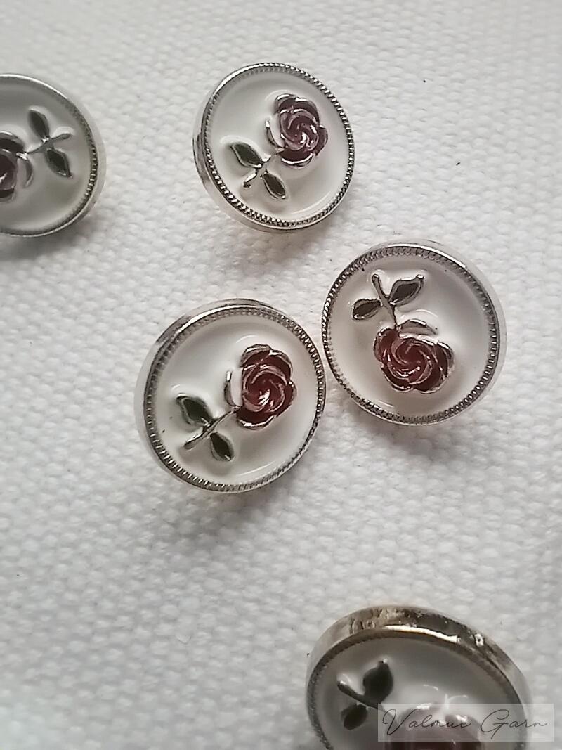 Knoflík 10 mm bílý s červenou růží