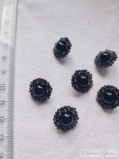 Knoflík 15 mm černý 