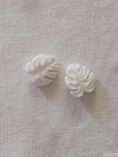 Koncovky na jehlice - monstera bílá